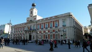 Resultado de imagen de TURISTAS EN MADRID