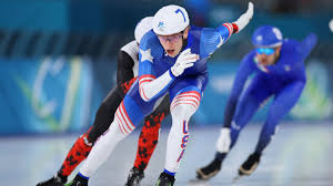 Jordan Stolz competes in the men's mass start final