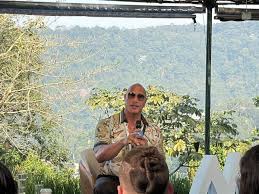 No Rio, The Rock fala sobre live-action de 'Moana' e palpita sobre a Copa do Mundo: 'Brasil vai ganhar'