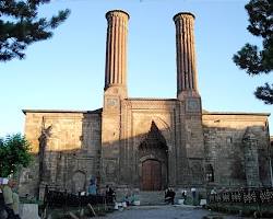 Erzurum'daki Çifte Minareli Medrese