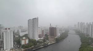 Grande Recife e Zona da Mata estão sob alerta de chuva em véspera de feriado; veja previsão