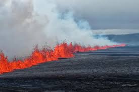 Isolândia em Alerta Máximo! Vulcão Entra em Erupção e Expande Fisura!