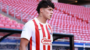 Ex delantero de Chivas, Sergio Aguayo, se estrena como goleador en Colombia