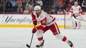 Dylan Larkin to miss first 2 games of Red Wings season, McLellan says