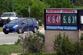Sube precio de gasolina en EU a máximo desde 2022