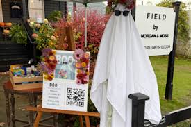 Tim Robbins Reflects on the Power of Theater and "Topsy Turvy"