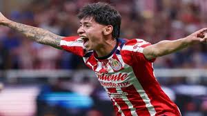 Santiago Sandoval pone en jaque a Jordan Carrillo en Chivas tras brillar ante Xolos, ¿cambia el 11 de Milit...