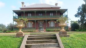 Résultat de recherche d'images pour "horrific haunted houses abandoned"