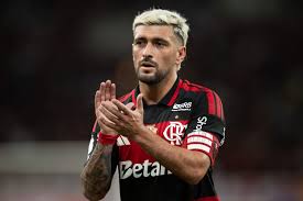 Arrascaeta, do Flamengo, esclarece polêmica por não passar a bola para Lino: “Já falamos e está tranquilo”