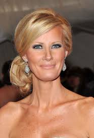 Sandra Lee pinned her hair up in a classic chignon for the 2011 Met Gala. - Sandra%2BLee%2BUpdos%2BChignon%2BwtkcTq5u6jrl