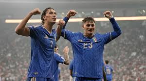 Italia golea a Turquía en la UEFA Nations League, en noche histórica para los hermanos Esposito