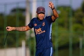 Ex-técnico do Athletic é o favorito para assumir América após demissão de Valentim