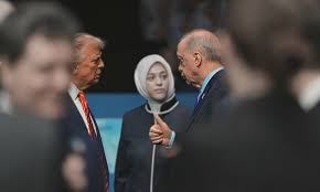 به همسر زیبایت سلام من را برسان | خوش و بش عجیب ترامپ با اردوغان