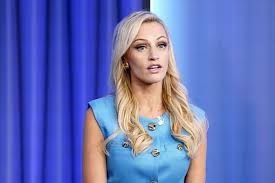 Fox News co-host announces pregnancy and gender reveal on air