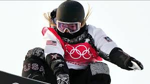 What happened to Chloe Kim's shoulder?