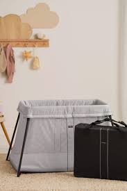 BabyBjörn Travel Cot Light + Fitted sheet, Silver : Amazon ...