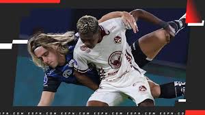 ¡Histórico! Árbitra Pionera Dirige Partido Clave: ¿Lo Sabías? - Imagen principal del artículo