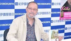 ジャン・レノ来日！ 作家デビュー作『エマ』日本語版発売イベントでファンにサイン本お渡し 「日本での出版は大きな誇り」