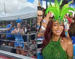 Estrelas do brega, Priscila Senna e Raphaela Santos animam foliões no Galo da Madrugada