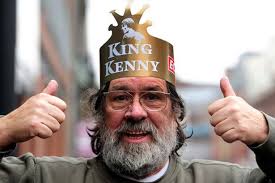 How Liverpool FC fans can get their Liverpool Echo King Kenny crown for Carling Cup final - ricky-tomlinson-in-his-king-kenny-hat-422088310-3251406