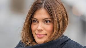 «J’ai peut-être fait une dinguerie» : Iris Mittenaere change radicalement de look avant le Festival de Cannes