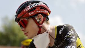 Jonas Vingegaard fractures collarbone in Stage 15 crash