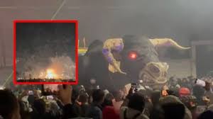 En IMÁGENES así desfilaron los más de 200 toros pirotécnicos monumentales en Tultepec