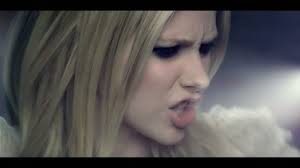 Avril Lavigne in Music Video: When You&#39;re Gone - avril-lavigne-1337389688