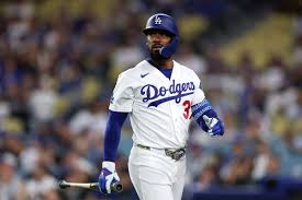 Amid hot stretch, Dodgers’ Teoscar Hernández exits with a hamstring injury