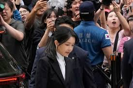 Kim Keon-hee, ex-première dame de Corée du Sud, condamnée à quatre ans de prison