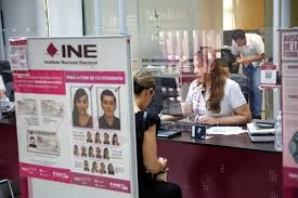 Inflan costo de contrato de la credencial del INE
