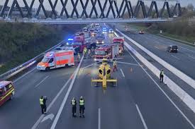 a1 unfall autorennen unna