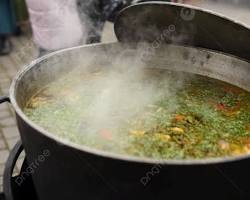 صورة بهارات في قدر كبير