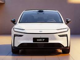 Toyota lança sedã que vai inspirar o novo Corolla e bate recorde de pedidos