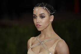 Résultat de recherche d'images pour "fka twigs"