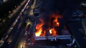 Fábrica em Chamas! Bombeiros Lutam Contra Incêndio Gigante em Indaiatuba - Imagen principal del artículo