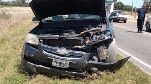 Choque en la Ruta 5: una camioneta y un camión en accidente por maniobra de sobrepaso