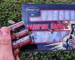 Imagine cu Petarde Vampire Bang 2 being lit