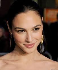 Gal Gadot Wonder Woman - gal-gadot-sara-wonder-woman-in-batman-vs-supe-L-Y_aNql