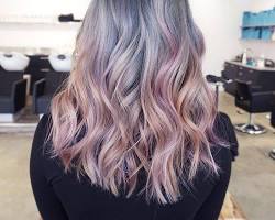 Image de Long Grey Hair with Rose Gold Highlights