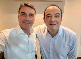 Flávio Bolsonaro anuncia ex-presidente da Fiemg Flávio Roscoe como candidato do PL ao governo de MG