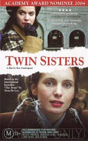 Thekla Reuten .... young Lotte; Nadja Uhl .... young Anna; Julia Koopmans .... young Lotte Bamberg ... - twin-sisters-poster-2