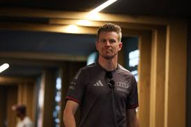 Nico Hülkenberg descarta rumores sobre Carlos Sainz na Audi: "Apenas a vaga de piloto reserva está disponível"