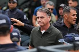 Advogados deixam revisão criminal de Bolsonaro após desistência do pedido de liberdade