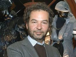 Storia diversa è quella di Remo Ruffini, imprenditore italiano che ha acquisito il marchio francese Moncler, sull&#39;orlo della bancarotta, e l&#39;ha portato in ... - remo-ruffini-moncler