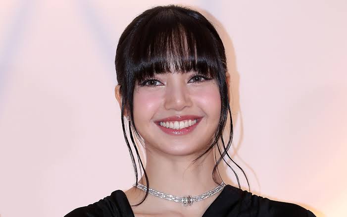 BLACKPINK's Lisa Put a Fun Twist on the Classic French Manicure | Teen Vogue