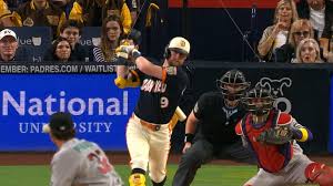 Padres squander chance to lock up top Wild Card in loss to D-backs