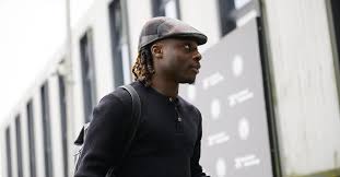 « T’as pris le béret au coach ? » : quand Jeremy Doku se fait charrier par un équipier de Manchester City pour sa tenue (photo)
