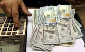 مصر: سعر الدولار يصعد صوب 54 جنيهاً