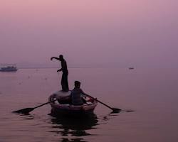 Imagem de Passeio de barco pelo Ganges Varanasi India